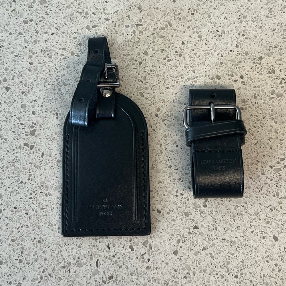 LOUIS VUITTON LV Luggage Tag and Poignet in Black Leather - 💯 AUTHENTIC